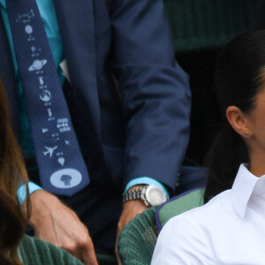 Kate Middleton, duchesse de Cambridge, Meghan Markle, duchesse de Sussex, sont dans les tribunes lors de la finale femme de Wimbledon "Serena Williams - Simona Halep (2/6 - 2/6) à Londres le 13 juillet 2019. © Chryslène Caillaud / Panoramic / Bestimage