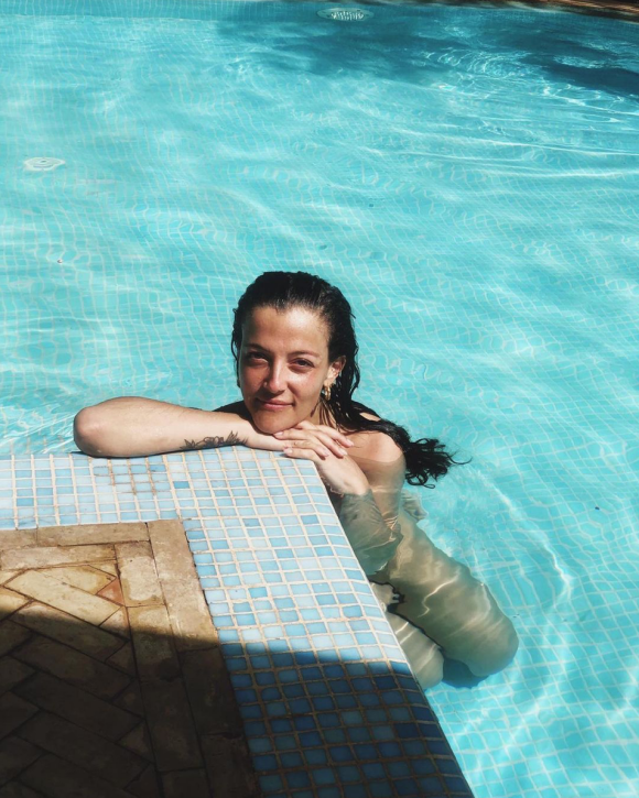 Camille Lellouche : A la plage, lecture, bronzage, baignade et du