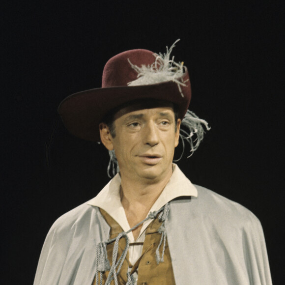 En France, à Paris, sur le plateau de l'émission "Show Yves Montand", Yves Montand. Le 19 octobre 1964 © Gérard Letellier via Bestimage