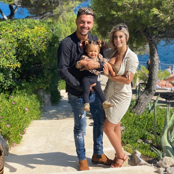 Carla Moreau et Kevin Guedj avec leur fille Ruby, photo Instagram