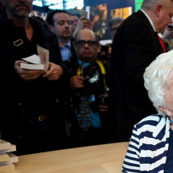 Line Renaud - Salon du Livre de Paris 2019 à la Porte de Versailles. Le 16 mars 2019. © Lionel Urman / Bestimage
