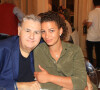 Exclusif - Pierre Ménès et sa femme Mélissa Acosta dînent avec des amies de Melissa à Paris. © Philippe Baldini / Bestimage 