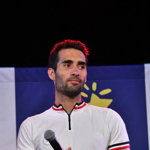 Martin Fourcade et ses skis - Vente aux enchères "Légende du sport" au profit de l'association Les Etoiles Filantes, dont le parrain de cette année est Martin .Fourcade, aux Puces du Canal à Lyon. Le 18 septembre 2020. © Frederic Chambert / Panoramic / Bestimage