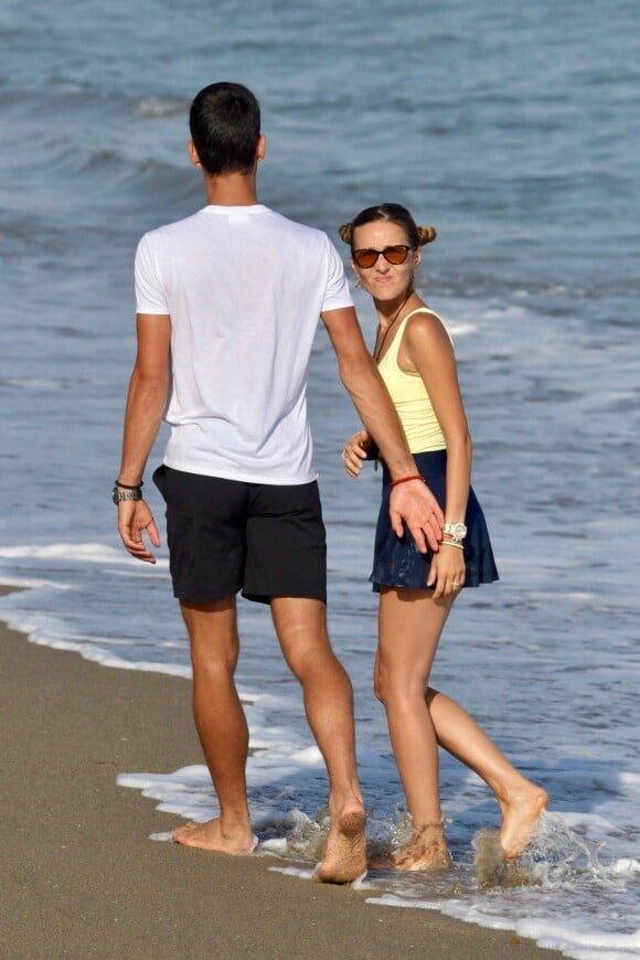 Novak Djokovic passe ses vacances avec sa femme Jelena et ses enfants Stefan et Tara sur une plage de Marbella en Espagne le 1er aout 2019.