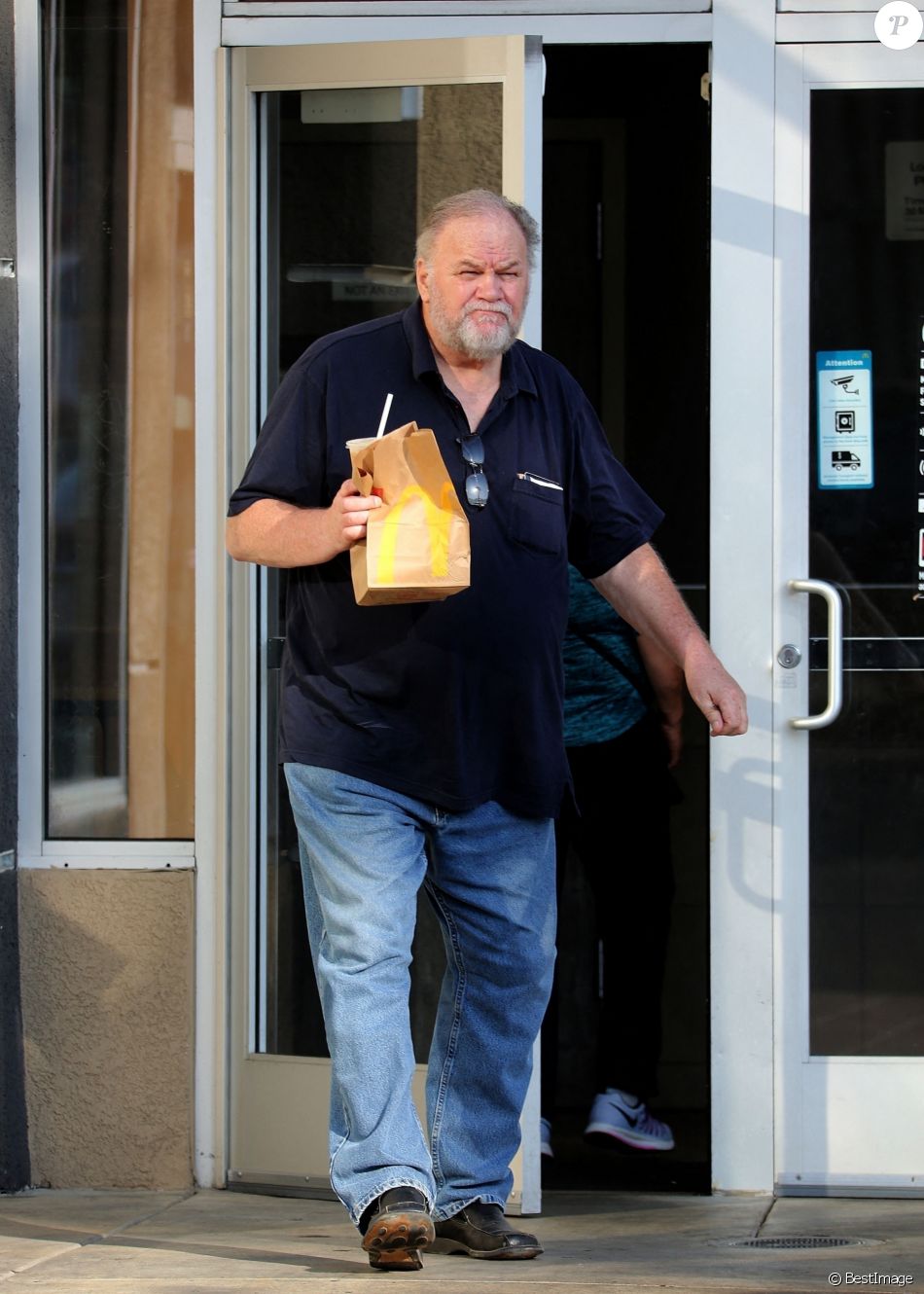 Exclusif - Tom Markle a été aperçu en train de faire des courses à Los Angeles. Le père de la duchesse de Sussex a récemment donné une interview au média britannique The Sun dans laquelle il affirme que sa fille est malheureuse aux côtés de la famille royale. Le 18 juillet 2018.