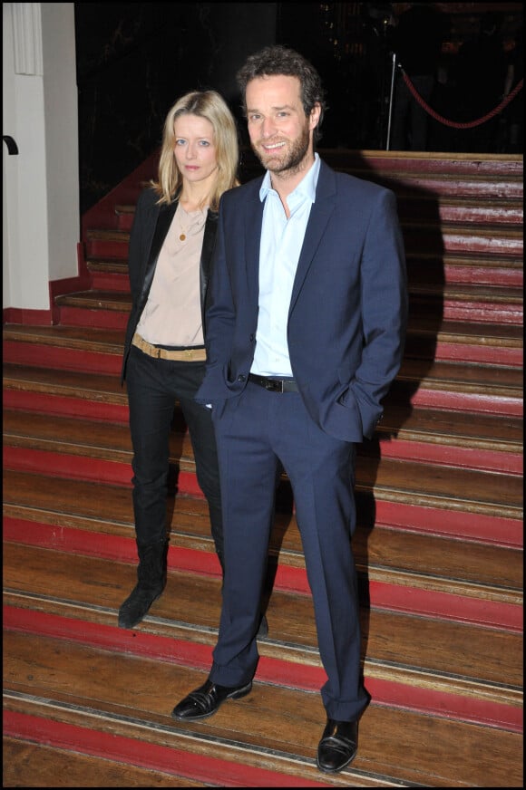 Laure Marsac et Guillaume Cramoisan devant la salle Wagram à Paris.