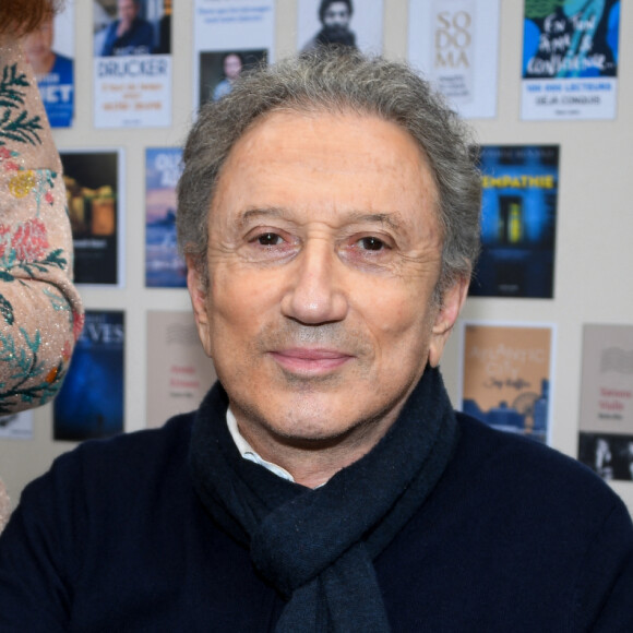 Michel Drucker - Salon du Livre de Paris 2019 à la Porte de Versailles. Le 16 mars 2019 © Lionel Urman / Bestimage 