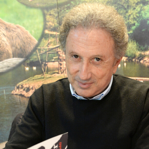 Exclusif - Michel Drucker au refuge de l'Arche à Château-Gontier à l'occasion du deuxième week-end de la protection animale le 1er mai 2015.