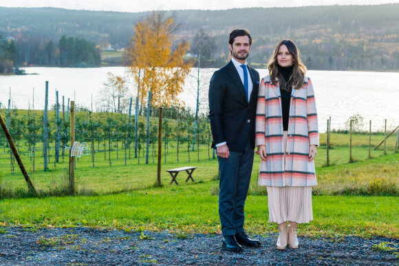 Le prince Carl Philip et la princesse Sofia (Hellqvist) de Suède visitent le comté de Värmland, le 28 octobre 2020.
