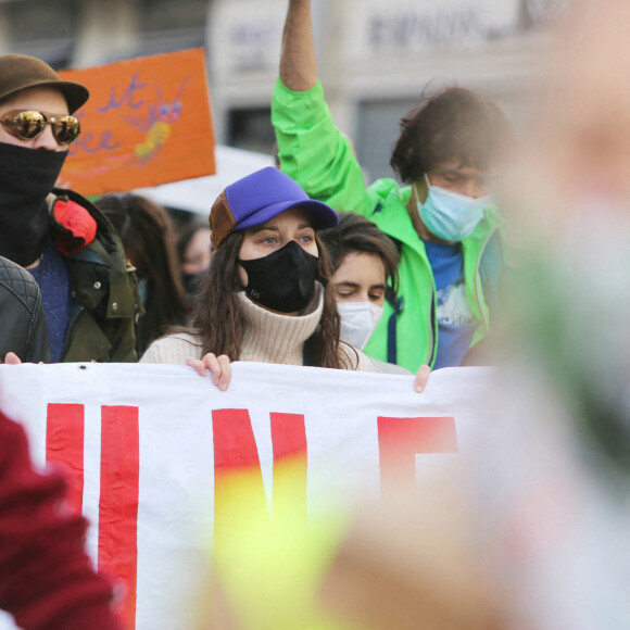Marion Cotillard - Marche pour le climat, de la place de l'Opéra à la place de la République à Paris. Le 28 mars 2021. © Panoramic / Bestimage