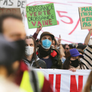 Marion Cotillard - Marche pour le climat, de la place de l'Opéra à la place de la République à Paris. Le 28 mars 2021. © Panoramic / Bestimage