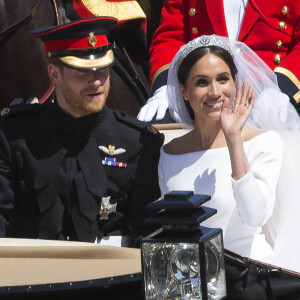 Le prince Harry et Meghan Markle en calèche après la cérémonie de leur mariage au château de Windsor. Royaume Uni.