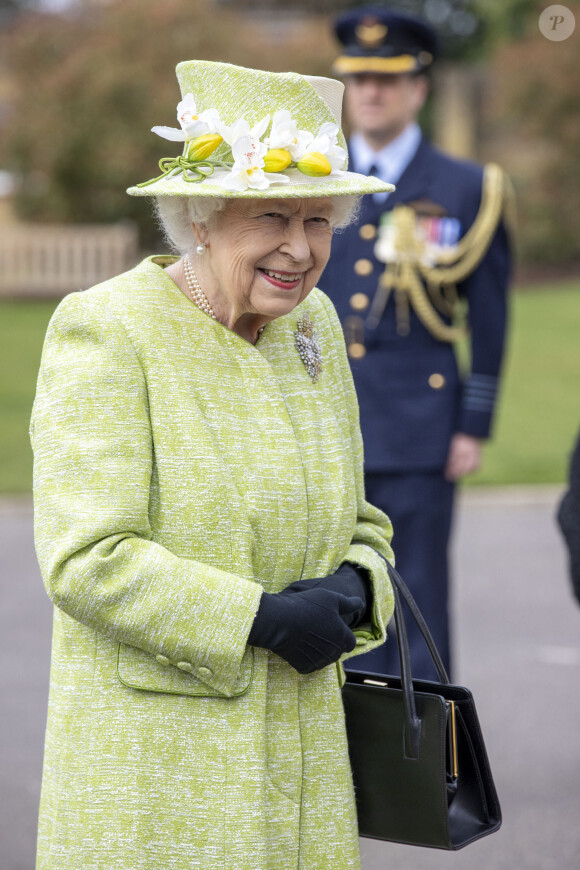 La reine Elizabeth II d'Angleterre assiste à un service pour marquer le centenaire de la Royal Australian Air Force au CWGC Air Forces Memorial à Runnymede, Royaume Uni, le 31 mars 2021.