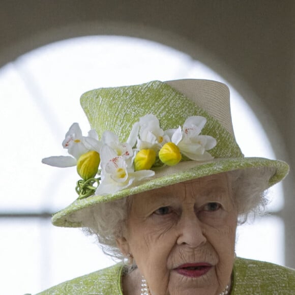 La reine Elizabeth II d'Angleterre assiste à un service pour marquer le centenaire de la Royal Australian Air Force au CWGC Air Forces Memorial à Runnymede, Royaume Uni, le 31 mars 2021.