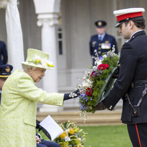 La reine Elizabeth II d'Angleterre assiste à un service pour marquer le centenaire de la Royal Australian Air Force au CWGC Air Forces Memorial à Runnymede, Royaume Uni, le 31 mars 2021.