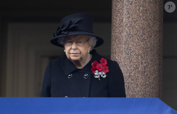 La reine Elizabeth II d'Angleterre - La famille royale au balcon du Cenotaph lors de la journée du souvenir (Remembrance day) à Londres le 8 novembre 2020