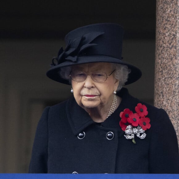 La reine Elizabeth II d'Angleterre - La famille royale au balcon du Cenotaph lors de la journée du souvenir (Remembrance day) à Londres le 8 novembre 2020