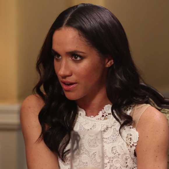 Meghan Markle lors de son interview avec Larry King, alors qu'elle était encore actrice dans la série "Suits". Entretien au cours duquel elle a raconté son premier baiser.