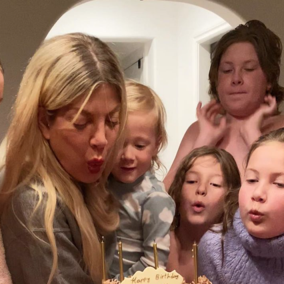 Tori Spelling fête son anniversaire entourée de ses 5 enfants. Mai 2020.