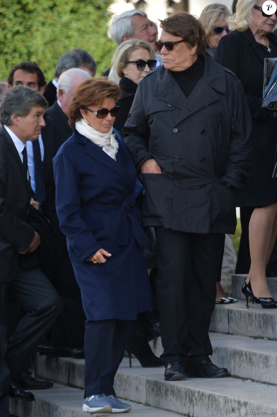 Info du 4 avril 2021 Bernard Tapie et sa femme Dominique violentés chez eux lors d'un cambriolage - Bernard Tapie, sa femme Dominique Tapie - Obsèques de Jean-Noël Tassez, le compagnon de Charlotte Rampling, au crématorium du cimetière du Père-Lachaise à Paris, le 9 octobre 2015.