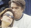Archives - En France, à Paris, Bernard Tapie et sa femme Dominique dans les tribunes de Roland Garros en juin 1998.