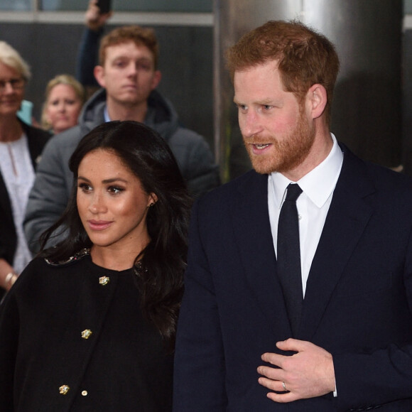 Le prince Harry, duc de Sussex, et Meghan Markle, duchesse de Sussex (enceinte de son fils Archie) viennent rendre hommage aux victimes de la tuerie de Christchurch à la New Zealand House à Londres.