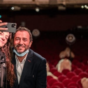 Exclusif - Camille Lellouche et Bernard Montiel au livestream "CamKev Comedy and Songs" diffusé sur la plateforme de streaming Gigson.live, au théâtre Mogador. Paris, France, le 5 avril 2021. © Veeren/Bestimage