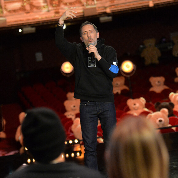 Exclusif - Gad Elmaleh au livestream "CamKev Comedy and Songs" de Camille Lellouche et de Kev Adams diffusé sur la plateforme de streaming Gigson.live, au théâtre Mogador. Paris, France, le 5 avril 2021. © Veeren/Bestimage