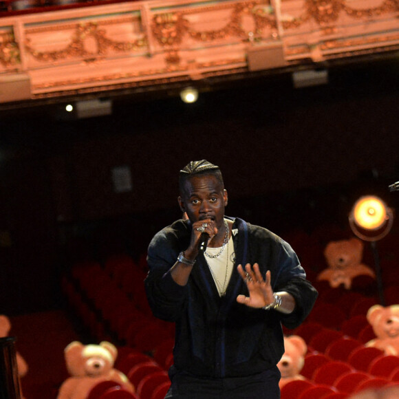 Exclusif - Black M et Kev Adams au livestream "CamKev Comedy and Songs" diffusé sur la plateforme de streaming Gigson.live, au théâtre Mogador. Paris, France, le 5 avril 2021. © Veeren/Bestimage