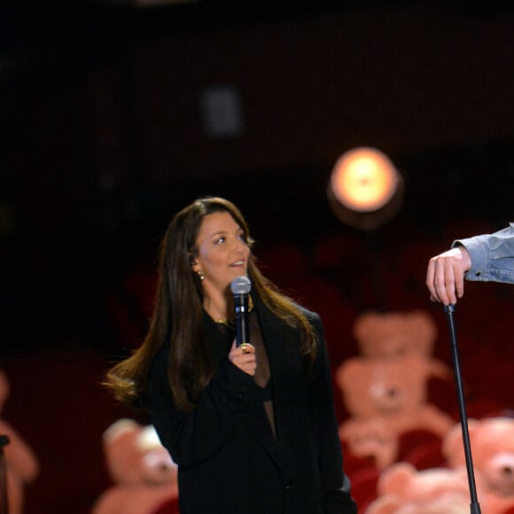 Exclusif - Camille Lellouche et Kev Adams au livestream "CamKev Comedy and Songs" diffusé sur la plateforme de streaming Gigson.live, au théâtre Mogador. Paris, France, le 5 avril 2021. © Veeren/Bestimage