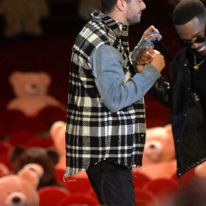 Exclusif - Kev Adams et Tayc au livestream "CamKev Comedy and Songs" diffusé sur la plateforme de streaming Gigson.live, au théâtre Mogador. Paris, France, le 5 avril 2021. © Veeren/Bestimage