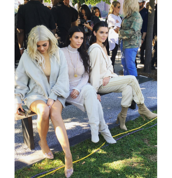 Kylie Jenner, Kim Kardashian et Kendall Jenner au défilé YEEZY à New York. Le 7 septembre 2016.