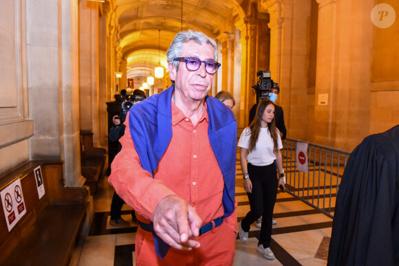 Patrick Balkany à la sortie du palais de justice de Paris après sa condamnation à cinq ans de prison ferme