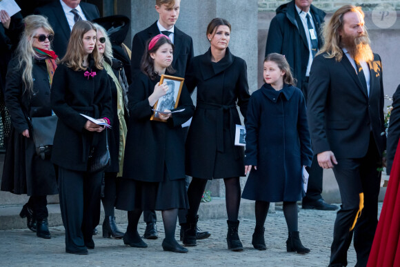 La princesse Martha Louise, ses filles Maud Angelica Behn, Leah Isadora Behn, Emma Tallulah Behn, lors des obsèques d'Ari Behn à Oslo, le 3 janvier 2020.