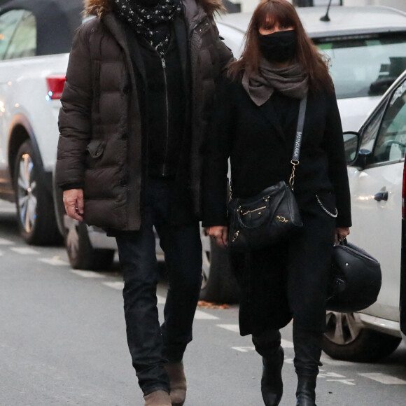 Jean-Luc Reichmann et sa femme Nathalie - Cérémonie religieuse en hommage au joueur Christophe Dominici en l'église Saint-Cécile à Boulogne-Billancourt. Le 2 décembre 2020.