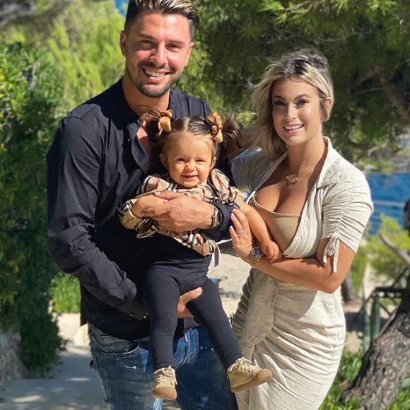 Carla Moreau enceinte de son 2e enfant ? Elle sème le doute sur Snapchat.