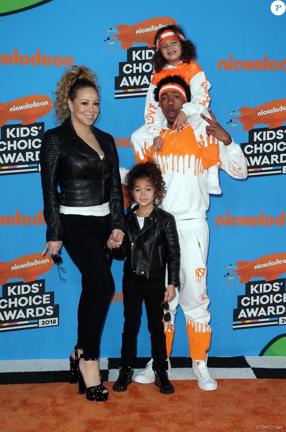 Mariah Carey et Nick Cannon avec leurs jumeaux Monroe et Moroccan aux Nickelodeon Kids' Choice Awards organisés à Inglewood, il y a trois ans.