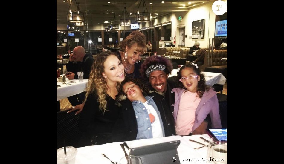 Mariah Carey et Nick Cannon dînent en famille après le fiasco du réveillon. Photo publiée sur Instagram le 5 janvier 2016