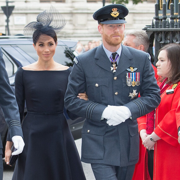 Meghan Markle, duchesse de Sussex (habillée en Dior Haute Couture par Maria Grazia Chiuri), et le prince Harry, duc de Sussex - Arrivées de la famille royale d'Angleterre à l'abbaye de Westminster pour le centenaire de la RAF à Londres. Le 10 juillet 2018 