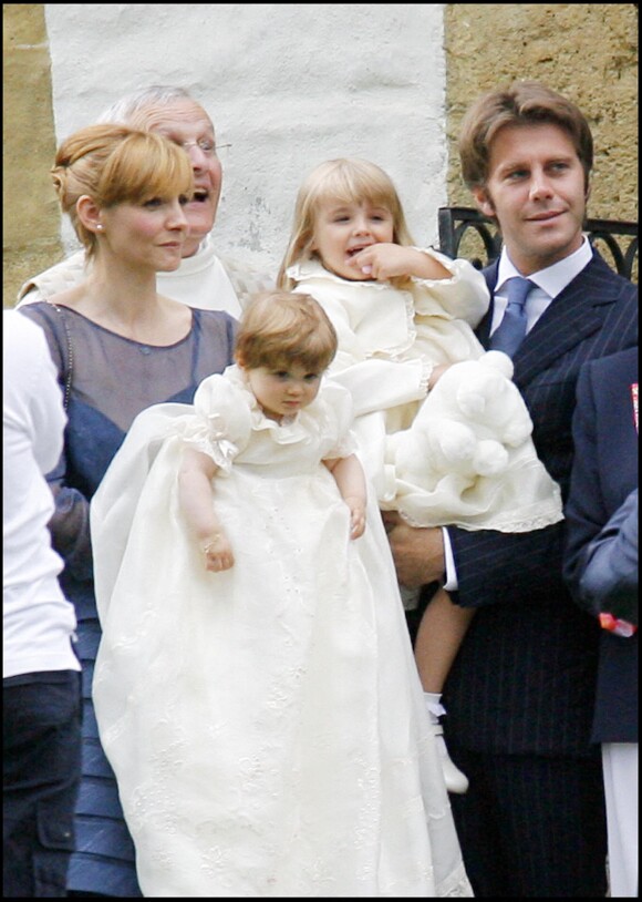 Baptême de la princesse Luisa, la fille de Clotilde Courau et du prince Emmanuel Philibert de Savoie, avec leur fille aînée Vittoria, en Suisse en 2007.