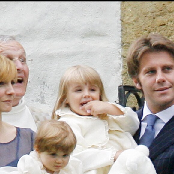 Baptême de la princesse Luisa, la fille de Clotilde Courau et du prince Emmanuel Philibert de Savoie, avec leur fille aînée Vittoria, en Suisse en 2007.