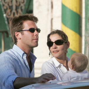 Le prince Emmanuel Philibert de Savoie, son épouse Clotilde Courau et leur fille aînée Vittoria à Venise en 2004.