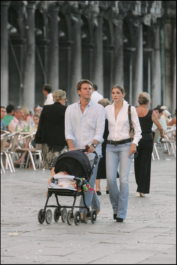 Le prince Emmanuel Philibert de Savoie, son épouse Clotilde Courau et leur fille aînée Vittoria à Venise en 2004.