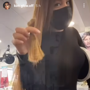 Kim Glow - Sa mère atteinte d'un cancer, elle lui fait don de ses cheveux - Instagram