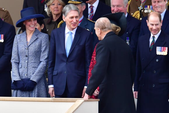 Catherine Kate Middleton, la duchesse de Cambridge, Philip Hammond, la reine Elisabeth II d'Angleterre, le prince Philip, duc d'Edimbourg, Sophie, la comtesse de Wessex - La famille royale britannique assiste à l'inauguration du monument aux soldats britanniques tombés en Irak et en Afghanistan à Londres le 9 mars 2017.