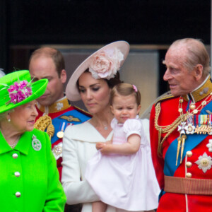 Le prince Charles, Camilla Parker Bowles, duchesse de Cornouailles, la reine Elisabeth II d'Angleterre, Kate Catherine Middleton, duchesse de Cambridge, la princesse Charlotte, le prince Philip, duc d'Edimbourg - La famille royale d'Angleterre au balcon du palais de Buckingham lors de la parade "Trooping The Colour" à l'occasion du 90ème anniversaire de la reine. Le 11 juin 2016