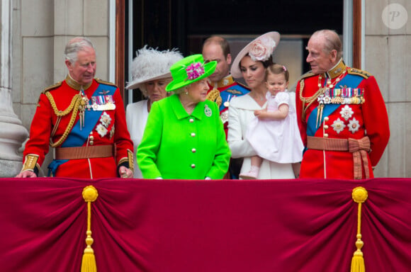Le prince Charles, Camilla Parker Bowles, duchesse de Cornouailles, la reine Elisabeth II d'Angleterre, Kate Catherine Middleton, duchesse de Cambridge, la princesse Charlotte, le prince Philip, duc d'Edimbourg - La famille royale d'Angleterre au balcon du palais de Buckingham lors de la parade "Trooping The Colour" à l'occasion du 90ème anniversaire de la reine. Le 11 juin 2016