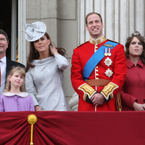 Le prince Philip, Kate Middleton et le reste de la famille royale au balcon du palais de Buckingham en juin 2012 pour la traditionnelle parade "Trooping The Colour", célébrant l'anniversaire de la reine Elizabeth II.