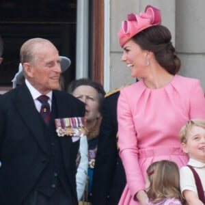 Le prince Philip, duc d'Edimbourg, Catherine Kate Middleton, duchesse de Cambridge, la princesse Charlotte, le prince George et le prince William, duc de Cambridge - La famille royale d'Angleterre assiste à la parade "Trooping the colour" à Londres.