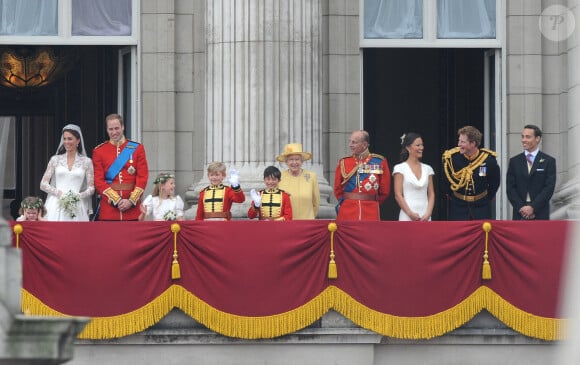 La reine Elizabeth et le prince Philip, Pippa Middleton et le prince Harry, au mariage prince William avec Kate Middleton à Londres en 2011.